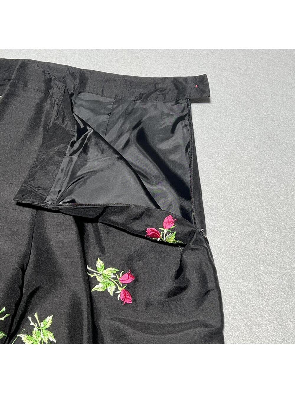 Vintage Y2K Black Silk Floral Embroidered Pleated Trousers Size 6 - Picture 3 of 4